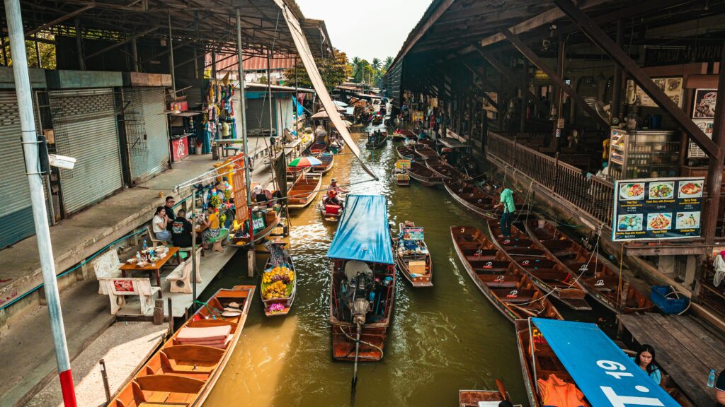 Marché flottant de Damnoen Saduak proche de Bangkok